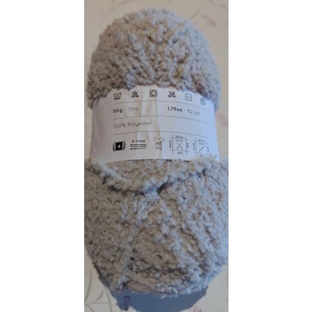 50g Yarn and Colors poliészter fonal