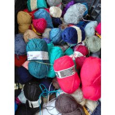 kilós vegyes akrilfonal 5000.-Ft.-kg.