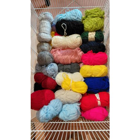 kilós vegyes akrilfonal 5000.-Ft.-kg.